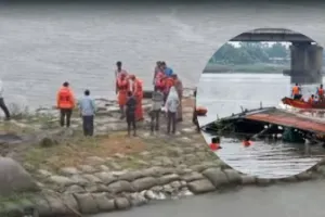 हमीरपुर हादसा : यमुना नदी में पलटी नाव, छह लोग लापता; सीएम योगी ने दिए युद्धस्तर पर राहत-बचाव के निर्देश