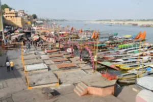 भीषण गर्मी से तप रही काशी, घाटों पर पसरा सन्नाटा; पर्यटक भी परेशान