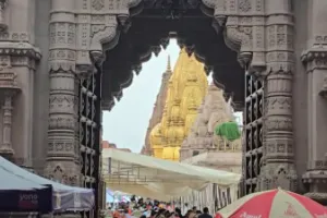 भीषण गर्मी के बीच काशी विश्वनाथ धाम में उमड़ रही श्रद्धालुओं की भीड़, राहत के विशेष इंतजाम
