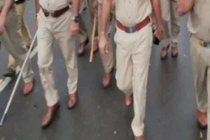 Ghazipur Crime News : गाजीपुर में नाली विवाद की पैमाइश के दौरान पुलिस टीम पर पथराव, 11 गिरफ्तार