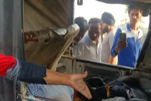लखीमपुर खीरी में भीषण सड़क हादसा: ट्रक और मैजिक की टक्कर में 10 लोगों की मौत