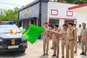 Ballia News : यूपी-112 को मिलीं 5 नई पीआरवी, एसपी ओमवीर सिंह ने दिखाई हरी झंडी