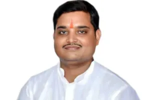 वट सावित्री व्रत आज : अखंड सौभाग्य और पति की दीर्घायु के लिए सुहागिन महिलाएं करें पूजन