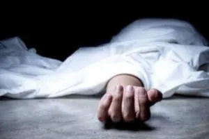 Ballia News : बलिया में खेत के पास मिला अधजला शव, आग बुझाने के दौरान हादसे की आशंका
