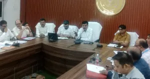 सीएम डैशबोर्ड रैंकिंग पर डीएम सख्त, खराब प्रदर्शन वाले विभागों को लगाई फटकार