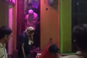 बलिया के स्पा सेंटर का ‘काला सच’ उजागर, दिल्ली पुलिस की छापेमारी में सात लड़कियां बरामद