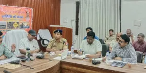 सड़क हादसों पर अंकुश लगाने को डीएम सख्त, दुर्घटना स्थलों पर लगेंगे चेतावनी बोर्ड