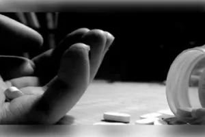 मां ने चार बच्चों को जहर देकर खुद भी की आत्महत्या, दो बच्चों की मौत, दो की हालत गंभीर