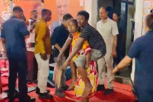 कोलकाता में सुवेंदु अधिकारी के जनता दरबार में पहुंचा दिव्यांग दंपति, मदद का मिला आश्वासन