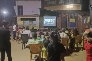 Maharajganj News: रात्रि चौपाल में गूंजी बेटियों की शिक्षा की आवाज, ग्रामीणों ने लिया हर बच्ची को स्कूल भेजने का संकल्प