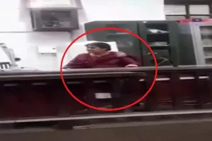Varanasi News: जिला न्यायाधीश की कुर्सी पर बैठी महिला, खुद को जज बताकर देने लगी निर्देश