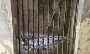 बांसडीह उपकोषागार के लाकर रूम से गायब हुआ ताला, सुरक्षा व्यवस्था पर उठे सवाल