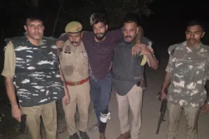 Ballia News : 25 हजार के इनामी बदमाश को पुलिस ने मुठभेड़ में दबोचा, पैर में लगी गोली