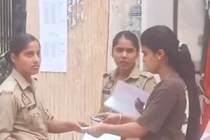 बलिया में यूपी पुलिस भर्ती परीक्षा का तीसरा दिन: 15 केंद्रों पर कड़ी सुरक्षा, थ्री-लेयर जांच के बाद मिला प्रवेश
