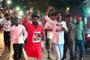 Ballia News : भरत तिवारी एनकाउंटर मामले में न्याय की मांग, हल्दी में निकला विशाल कैंडल मार्च