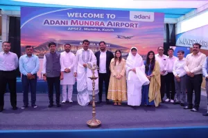 Adani Mundra Airport : मुंद्रा एयरपोर्ट से शुरू हुई पहली नियमित उड़ान सेवा, मुंबई-गोवा समेत 8 शहरों से बढ़ी कनेक्टिविटी