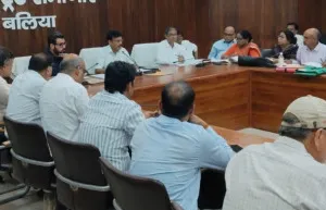 बलिया में स्वास्थ्य योजनाओं की समीक्षा, डीएम ने 100 शैय्या अस्पताल का निर्माण शीघ्र पूरा कराने के दिए निर्देश