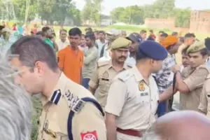 Prayagraj Triple Murder Case: चारपाई पर सो रहे एक ही परिवार के तीन लोगों की ईंट-पत्थर से कूचकर हत्या, इलाके में सनसनी
