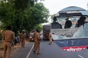 Agra News : तेज रफ्तार थार ने मचाया कहर, युवक की मौत के बाद भड़के ग्रामीणों ने किया हाईवे जाम, पुलिस पर पथराव