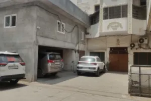 Bareilly ED Raid: बरेली में कारोबारी के ठिकानों पर दूसरे दिन भी ED की जांच जारी, GST घोटाले और मनी लॉन्ड्रिंग की पड़ताल तेज