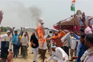 Ballia News: संपर्क मार्ग बहाली को लेकर ग्रामीणों का प्रदर्शन, एनएच-31 से जोड़ने की उठाई मांग