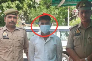 Hardoi News: पुलिस भर्ती परीक्षा में नकल की कोशिश नाकाम, मोबाइल छिपाकर परीक्षा देने वाला अभ्यर्थी गिरफ्तार