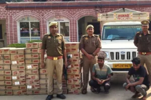 Deoria News: बिहार ले जाई जा रही अवैध अंग्रेजी शराब की बड़ी खेप जब्त, दो तस्कर गिरफ्तार
