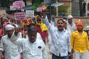 Ballia News : शराब दुकान के विरोध में महिलाओं और युवाओं का प्रदर्शन, एसडीएम ने लोकेशन समीक्षा के दिए निर्देश