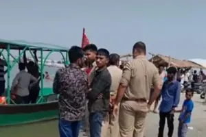 Farrukhabad News: भांजी को बचाने के लिए गंगा में कूदे पूर्व सैनिक, तेज धार में बहे; घंटों तलाश के बाद भी नहीं मिला सुराग