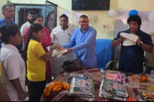 Ballia News : परिवहन मंत्री दयाशंकर सिंह के जन्मदिन पर सौ से अधिक मंदिरों में सुंदरकांड पाठ, अस्पतालों में फल-मिष्ठान वितरण