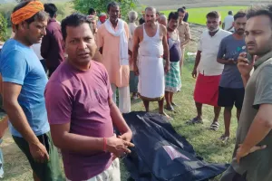 Ballia News : फूल तोड़ने गए बुजुर्ग की करंट लगने से मौत, आरोपी के खिलाफ मुकदमा दर्ज
