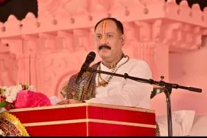 Ballia News : बाबा बालखंडी नाथ धाम में उमड़ा श्रद्धालुओं का सैलाब, पं. प्रदीप मिश्रा ने सुनाया शिव भक्ति का महत्व
