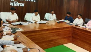 सड़क सुरक्षा समिति की बैठक में डीएम के निर्देश, ब्लैक स्पॉट चिन्हित कर लगाए जाएंगे चेतावनी बोर्ड