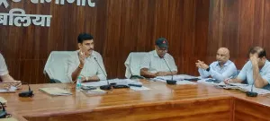 डीएम ने 25 विभागीय एजेंडों की समीक्षा की, लंबित मामलों पर जताई नाराजगी, कई अधिकारियों के वेतन रोकने के निर्देश