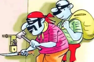 पुलिस चौकी से 50 मीटर दूर बंद मकान में चोरी, लाखों का सामान ले उड़े चोर