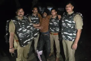 Ballia News: मुठभेड़ में पांच अंतरराज्यीय वाहन चोर गिरफ्तार, एक के पैर में लगी गोली