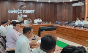 Ballia News : नगर निकाय योजनाओं की समीक्षा में डीएम सख्त, एमआरएफ सेंटर बंद मिलने पर एफआईआर के निर्देश
