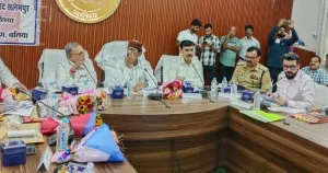 Ballia News : दिशा समिति की बैठक में विकास कार्यों की समीक्षा, अधूरी परियोजनाएं जल्द पूरी करने के निर्देश