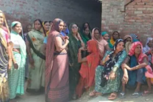 आजमगढ़ में दिल दहला देने वाली घटना: दो मासूम बेटों को पोखरे में फेंका, बेटी ने बचाई जान; मां अस्पताल में भर्ती