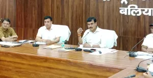 राजस्व वसूली में लापरवाही पर डीएम सख्त, अवैध खनन पर एफआईआर और वाहन सीज करने के निर्देश