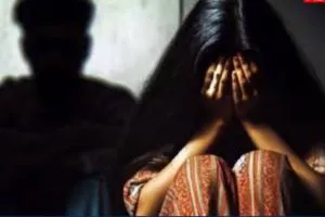 Ballia News : घर में अकेली थी किशोरी,  जबरदस्ती, छेड़खानी 