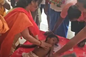 Ballia News : करंट की चपेट में आने से चार वर्षीय बच्ची की मौत, ग्रामीणों ने विद्युत विभाग पर लगाया लापरवाही का आरोप