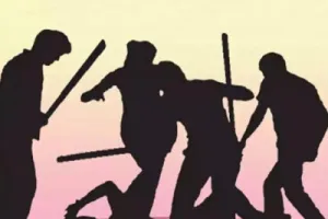 बलिया: बारिश के पानी के निकास को लेकर विवाद, एक ही परिवार के तीन लोगों पर लाठी-डंडों से हमला