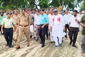 बलिया: मुख्यमंत्री योगी के 29 अगस्त के दौरे को लेकर तैयारियां तेज, डीएम-एसपी ने कार्यक्रम स्थल का किया निरीक्षण