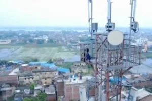 बलिया: प्रेमी से बात कराने की जिद में 120 फीट ऊंचे टावर पर चढ़ी किशोरी, साढ़े चार घंटे बाद सुरक्षित उतरी