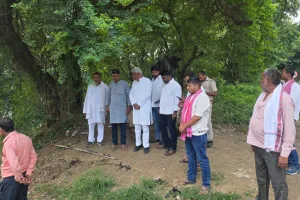 बाढ़ पीड़ितों से मिले विधायक जयप्रकाश अंचल, हरसंभव मदद का दिया भरोसा