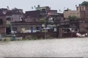 बलिया में गंगा-सरयू का बढ़ता जलस्तर, करीब 20 हजार आबादी बाढ़ से प्रभावित; 47 नावें राहत कार्य में लगीं