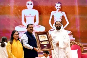 नवरात्रि में श्रीमद् राजचंद्र आश्रम पहुंचे गौतम अदाणी और डॉ. प्रीति अदाणी, सेवा-साधना के संकल्प को दी मजबूती
