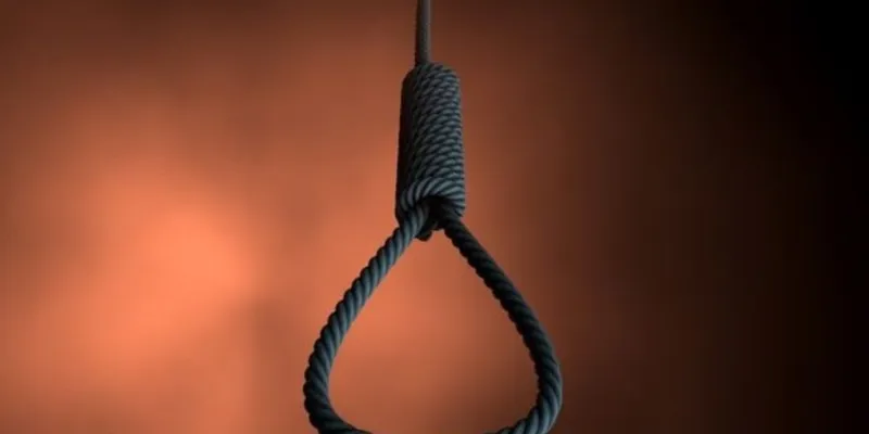 Ballia News: बहन को फंदे पर लटका देख भाई चीखता-चिल्लाता रह गया, परिवार में कोहराम