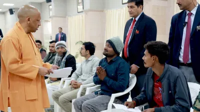 सीएम योगी सख्त: धान क्रय केंद्रों की मनमानी पर डीएम को फटकार, औचक निरीक्षण के निर्देश